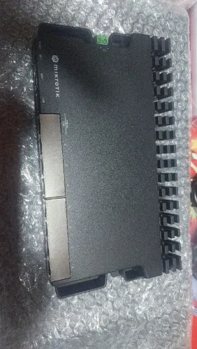 MikroTik RB5009UG+S+IN Roteador 10G SFP+ 2.5G 7 Portas Gigabit