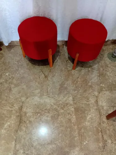 Vendo 02. Pufer semi novo 