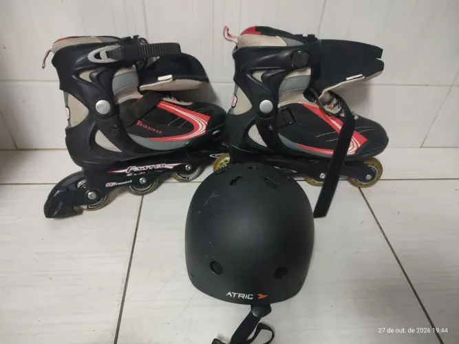 Patins Traxart número 43 com capacete 