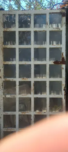 PORTA DE FERRO COM VIDROS SUPER REFORÇADA