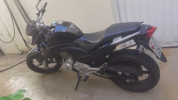 CB300 novíssima 13/13 manual e chave reserva, 18.700 km originais..