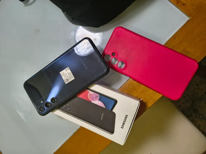 Samsung M34 - já teve tela trocada - Funciona perfeitamente - bateria dura muito