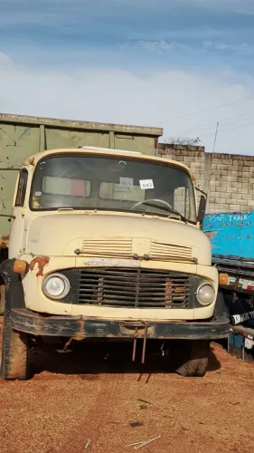 Cabine Mercedes 1113 ano 78 