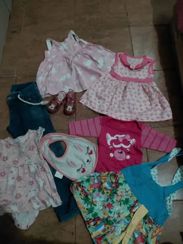 Doação lote de roupa para bebês menina