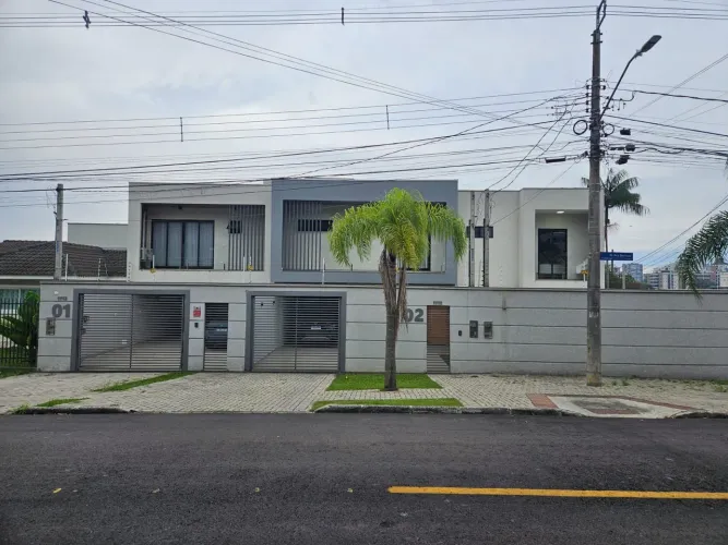 SOBRADO MODERNO, ENSOLARADO, SUÍTE COM CLOSET E AREA GOURMET