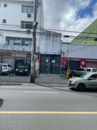Loja + Galpão, 900m2, Banheiro, Vagas, Escritorio,
