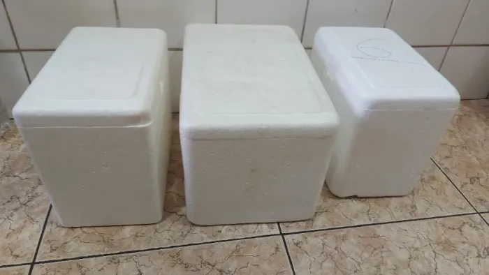 Kit com 7 caixas térmicas de isopor de 9L e 6L