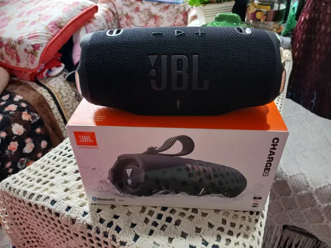 Caixa som JBL Charge 6 Original<br><br>C som JBL Original Nova sem uso...<br><br>?(53)999.06.10.19