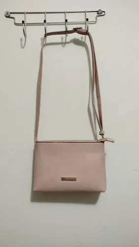 Bolsa bege de ombro be forever com alça ajustável 