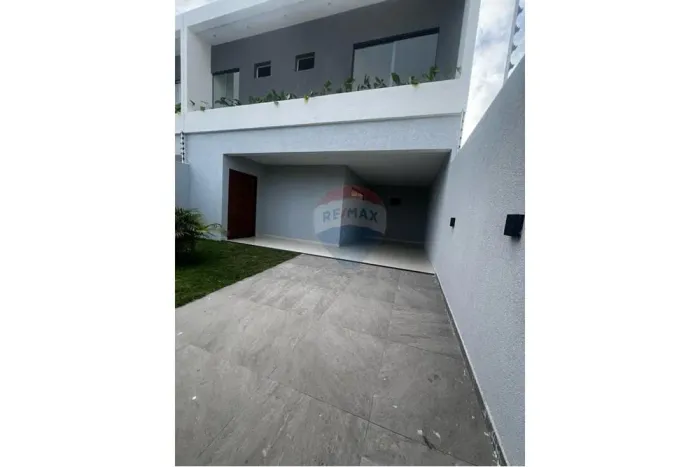 CASA A VENDA NO FRANCËS