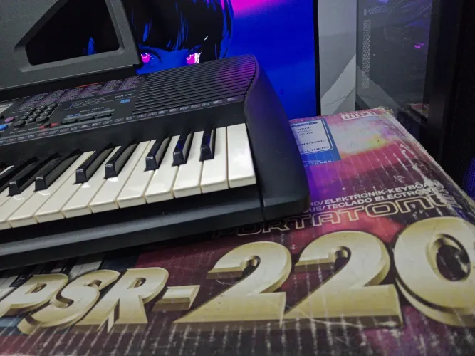 Teclado Yamaha PSR-220 Original Com Caixa Excelente Estado