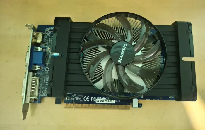 Placa de vídeo HD 6670 1GB DDR3