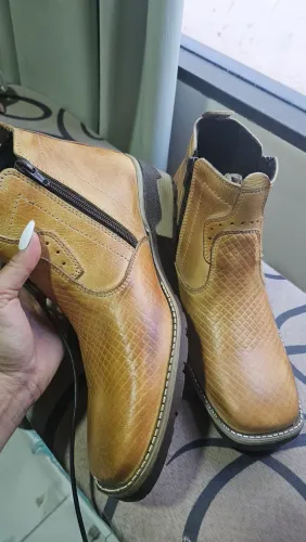 Bota de couro legítimo número 42