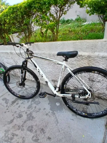 Bike XKS Kairos Aro 29 - Quadro em Alumínio e Freio a Disco (Ótimo Estado!)