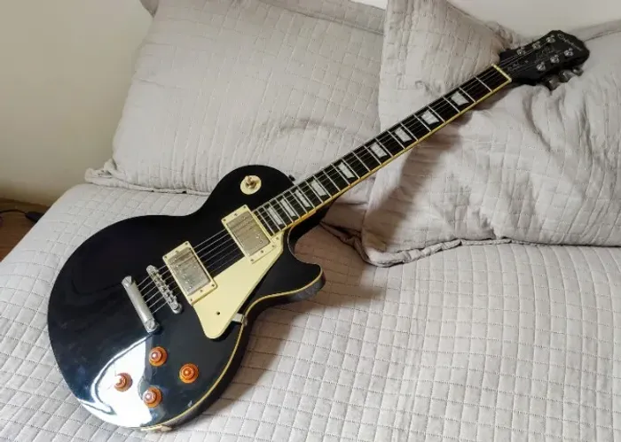 Guitarra Les Paul Epiphone Standard com estojo