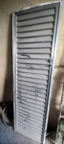 Vendo porta de aluminio