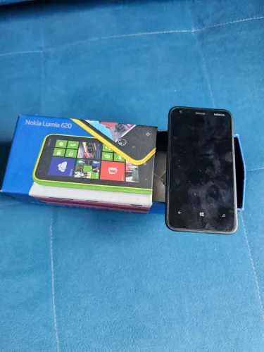 Nokia Lumia 620.