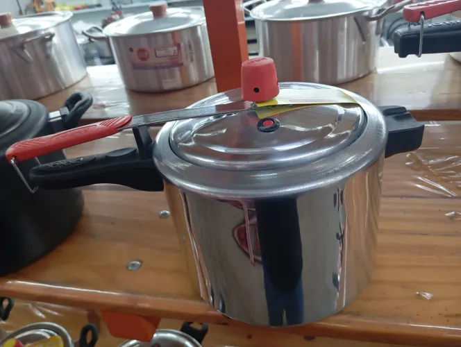 Panela de pressão 4,5 litros Eirilar.