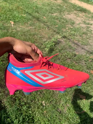 Chuteira original da umbro