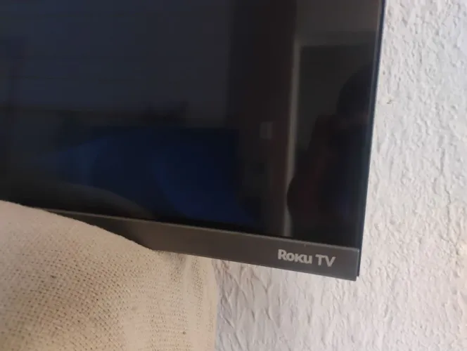Tv Britânia Roku smart defeito