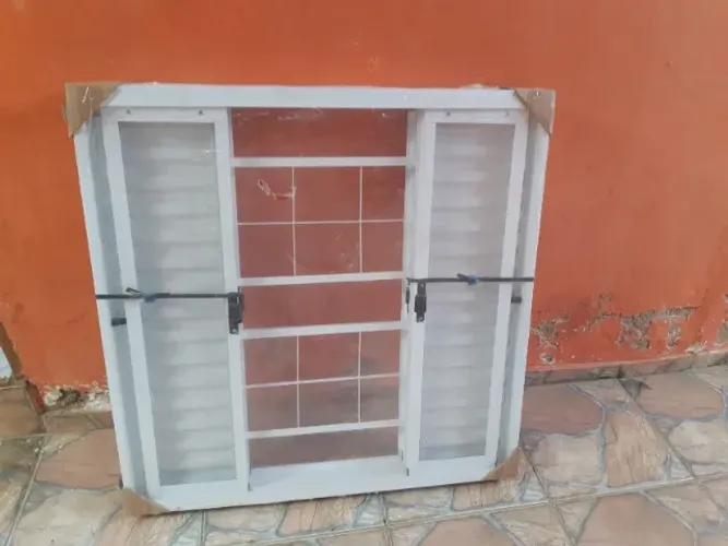 Janela de Aço Veneziana 100x100cm marca Vitralfer Branca