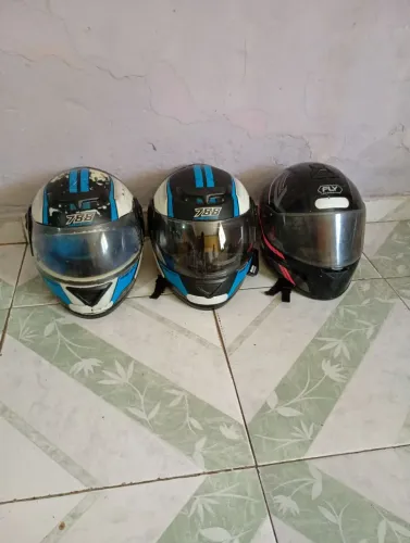 Vendo 3 capacete bom pra quem faz aplicativo