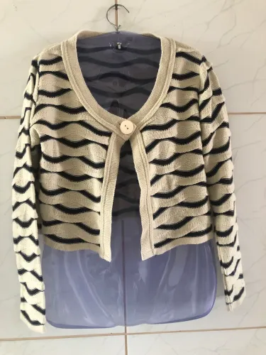 Casaco curto tipo bolero (M)