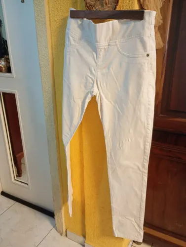 Calça branca para gestantes com elastano e elástico na cintura 42