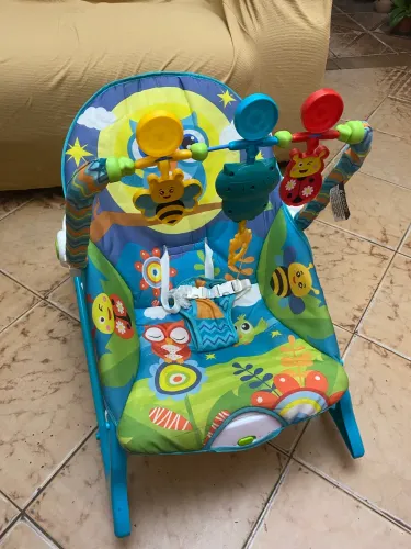 Vende-se cadeira de balanço infantil