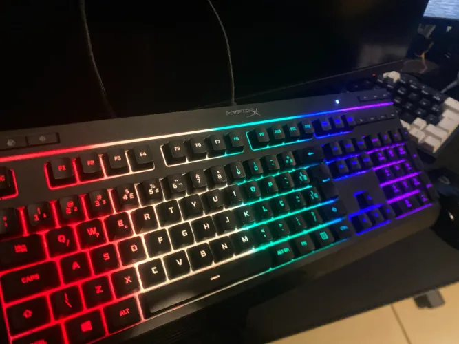 Teclado Gamer HyperX Alloy Core