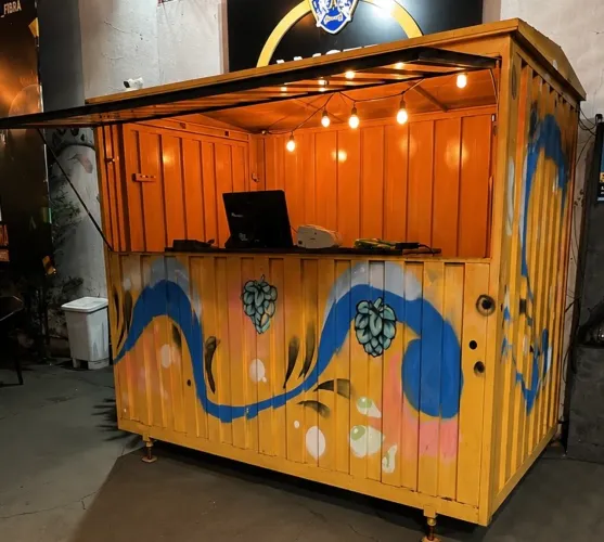 CONTAINER COM JANELA