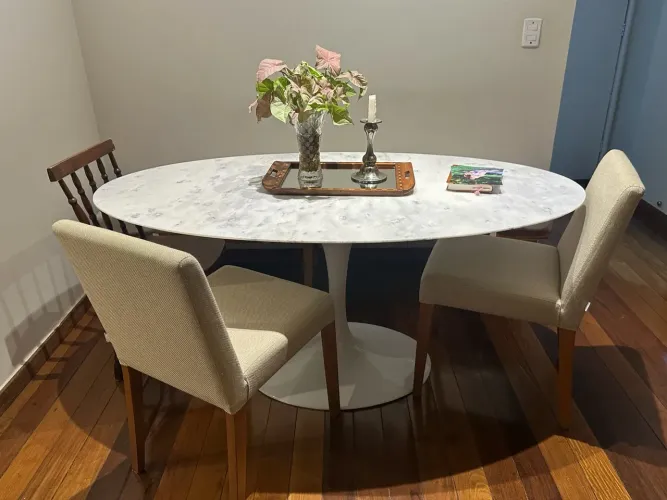 Mesa de jantar tulipa (Saarinen) - Mármore 