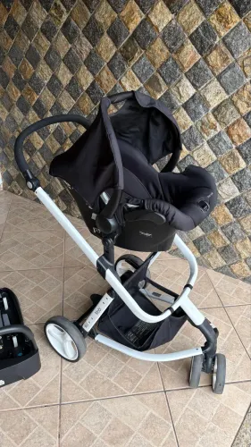 Carrinho Safety Mobi com bebê conforto 