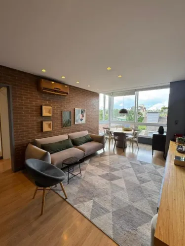 SOFISTICAÇÃO AO LADO DA CATEDRAL DE CANELA - APARTAMENTO DE 2 SUÍTES 100% MOBILIADO