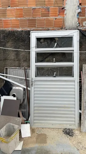 PORTA ALUMÍNIO