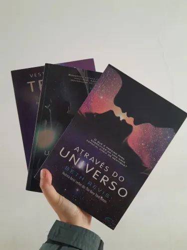 Trilogia Através do Universo, de Beth Revis - completa