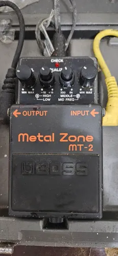 Distorção Boss Metal Zone MT-2 sem caixa
