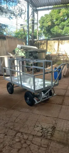 Carrinho plataforma com grades