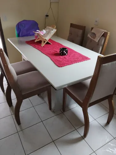 Mesa de MDF com tampo de vidro 