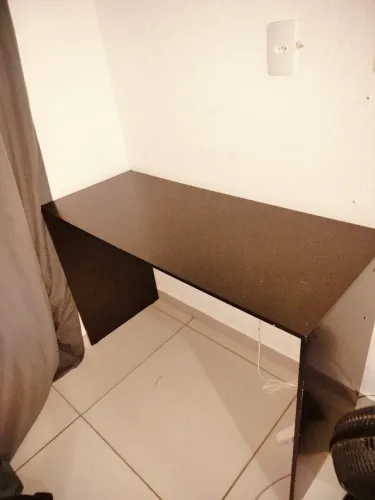 Vende-se mesa de computador