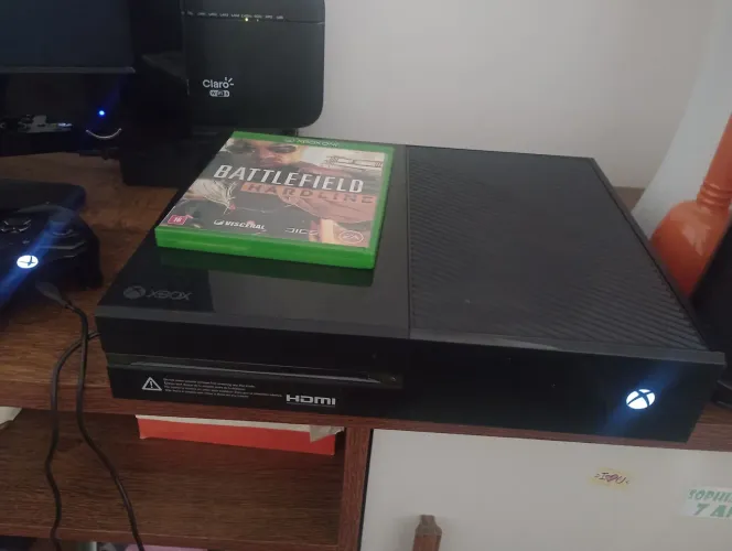 Xbox one vendo ,vai com uma manete e um jogo físico