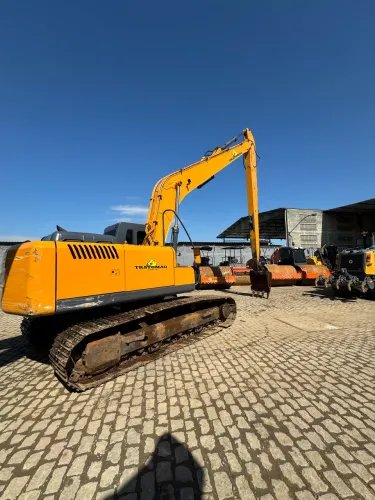 Escavadeira long Reach