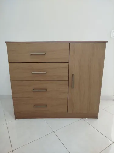 CÔMODA GRANDE 4 GAVETAS + 1 PORTA - ÓTIMO ESTADO