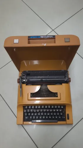 Máquina Datilografar SPERRY REMINGTON