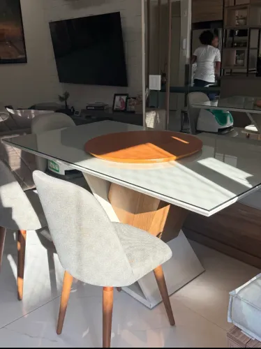 Mesa de Jantar com 3 Cadeiras + Baús Estofados | Apartamento Decorado