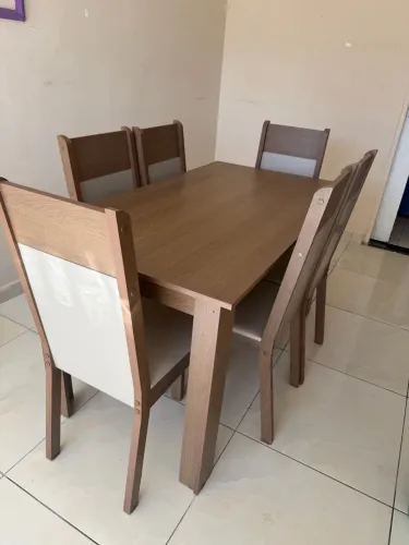Mesa 6 cadeiras bem conservada