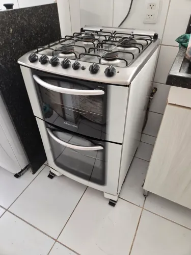 Fogão 4 bocas Electrolux, 2 fornos, acendimento automático, modelo 56HL