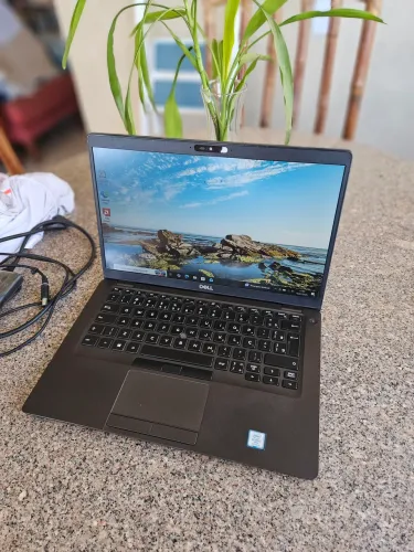 Notebook Dell Latitude 5400 Core i7 Placa AMD Dedicada Tela Full HD IPS 8GB SSD 256GB