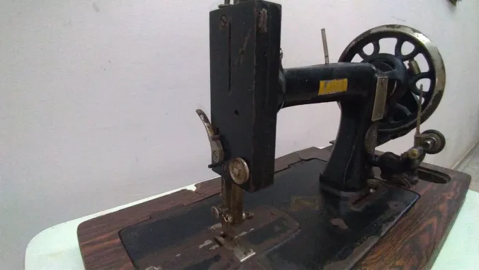 Máquina de costura antiga Kaiser 