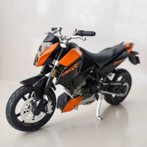 Moto Maisto 1:18 - KTM 690 Duke
